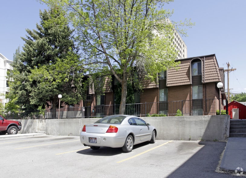 Primary Photo - El Caliente Apartments