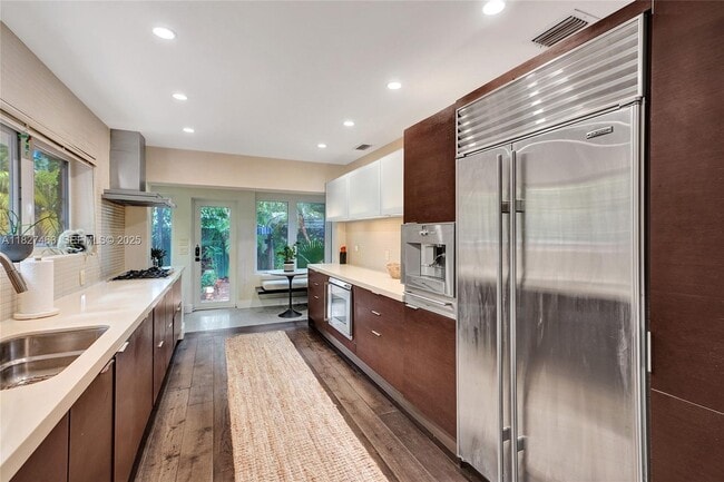 Building Photo - 669 NE 60th St