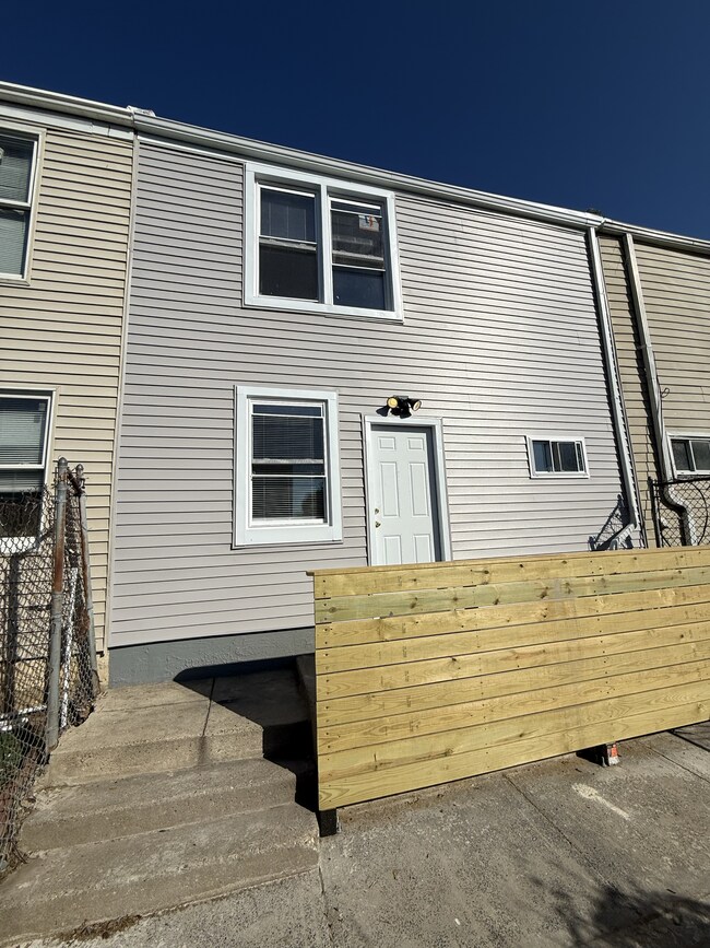 Building Photo - 430 Mechanic St