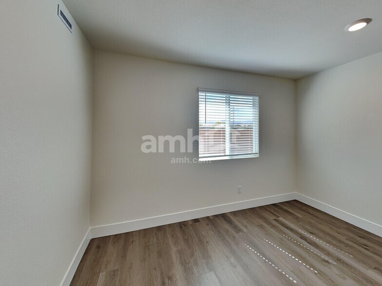 Building Photo - 9574 E Friedel Dr