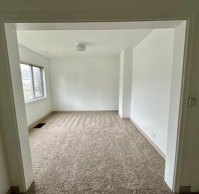 Building Photo - Charming 3 Bedroom, 2 Bath Home in Sellwoo...