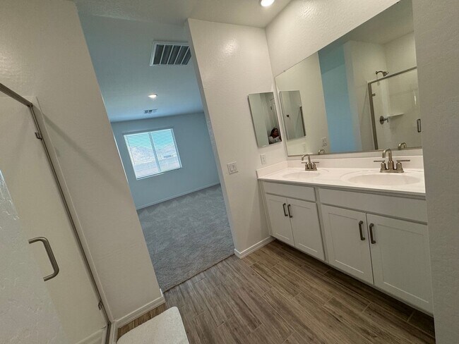 Building Photo - 3 bed 2.5 bath brand new home