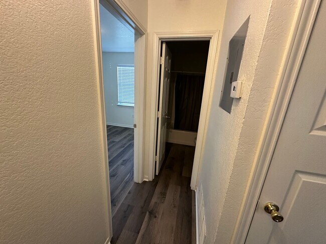 Building Photo - 204 W Avenue F