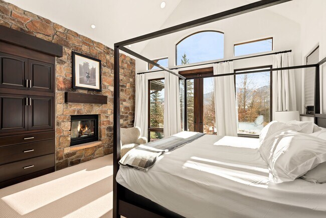 Building Photo - 875 Horse Ranch Dr