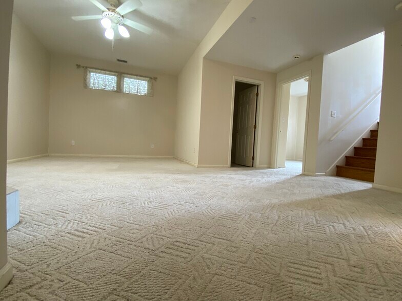 Building Photo - 123 Cobblestone Cir