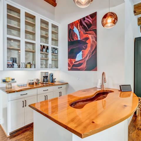 Building Photo - 8635 San Leandro Dr