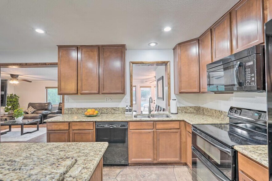 Building Photo - 8407 E Angus Dr