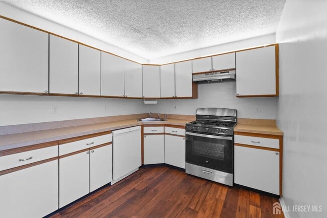 Building Photo - 194 Darwin Ln