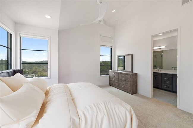 Building Photo - 705 Ariana Ct