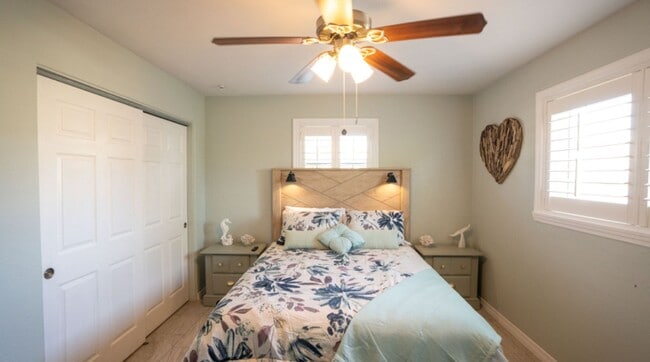 Building Photo - Charming 2 bedroom 1 bathroom beach side home