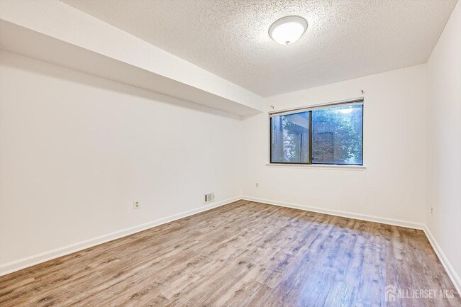 Building Photo - 1116 Edison Glen Terrace