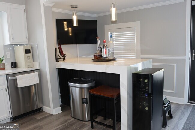 Building Photo - 518 North Ave