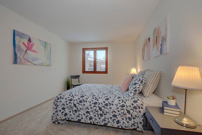 Building Photo - 4350 Trenton Ln N