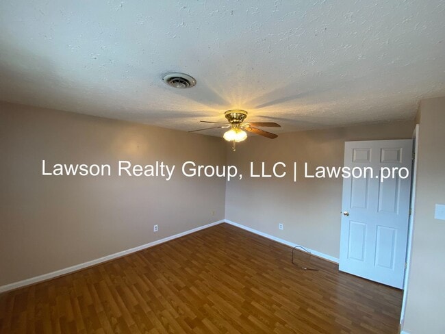 Building Photo - Charming Salem Townhome