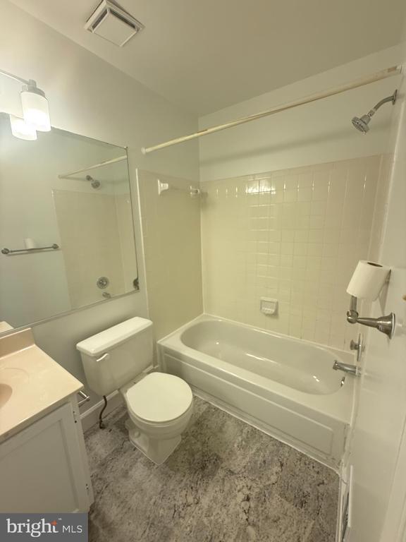 Building Photo - 13710 Creola Ct