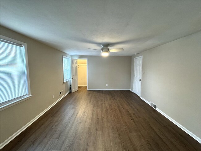 Building Photo - 608 Winston Dr