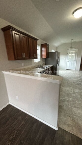 Building Photo - 4408 SW Gallatine Ave