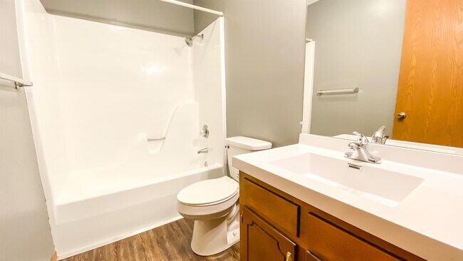 Building Photo - 303 Country Villa Ln