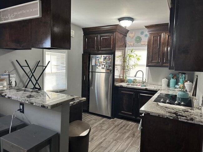 Building Photo - 919 Sam Houston St