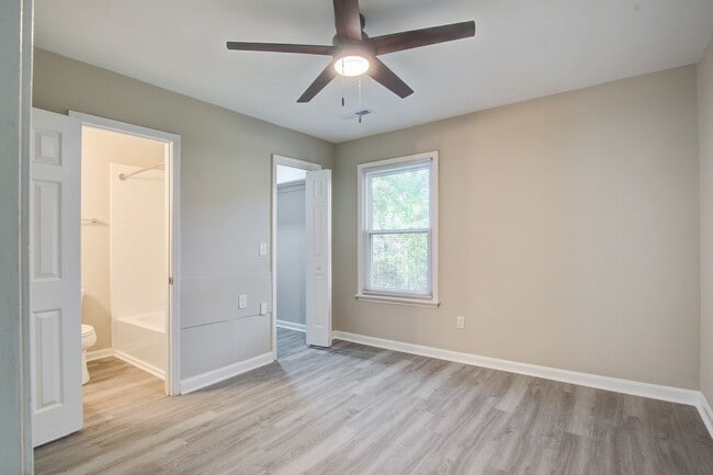 Building Photo - 9621 N Cardinal Dr