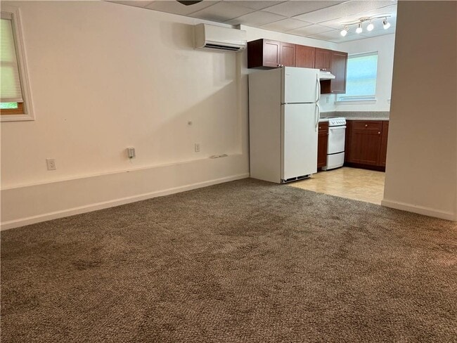 Building Photo - 412 Hickory Walk