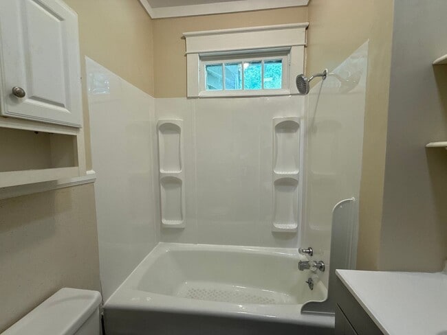 Building Photo - 3 Bedroom 1 Bath Home With Large Front Porch