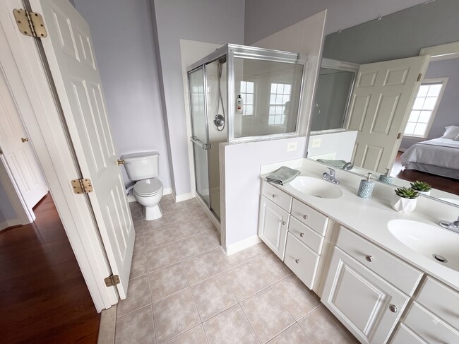 Building Photo - 3670 Carriage Hill Dr