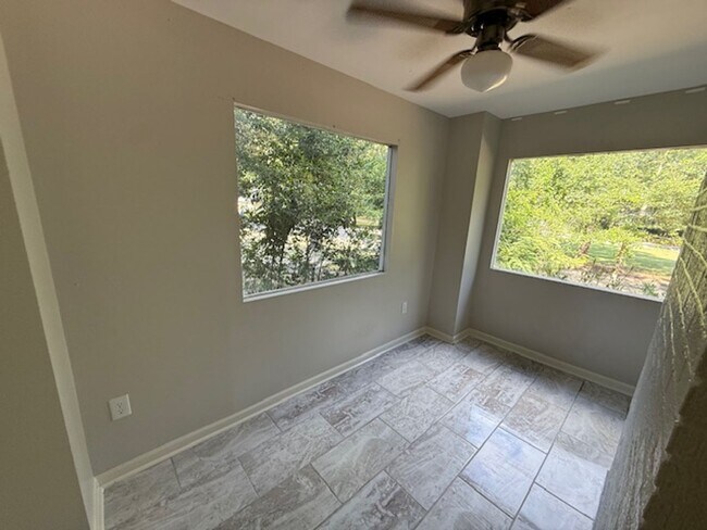 Building Photo - 3 Bedrooms | 2 Bathrooms | Rosewood Area