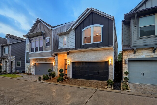 Building Photo - 10934 Brambling Wood Dr