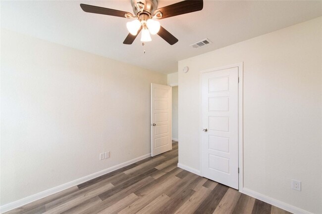 Building Photo - 8701 Woodlake Dr