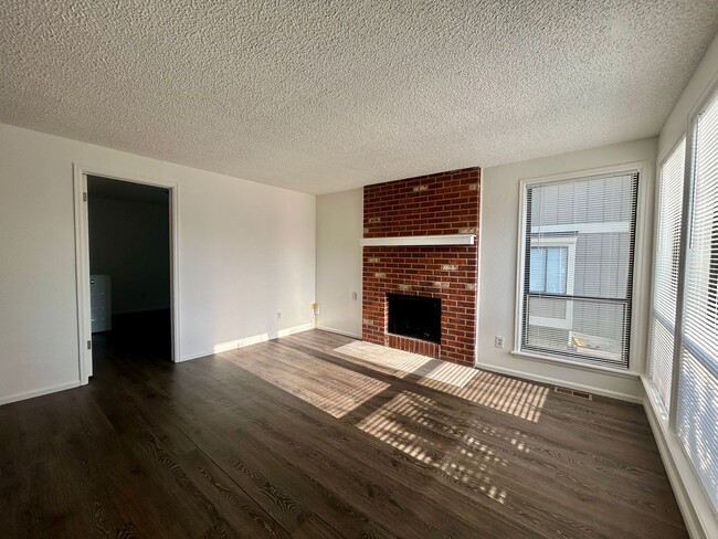 Building Photo - 1732 Cambridge Dr