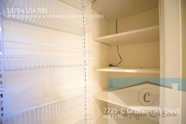 Building Photo - 2725 Greenbriar Dr