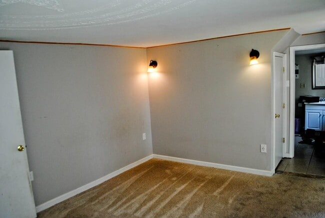 Building Photo - 658 Plummer Rd