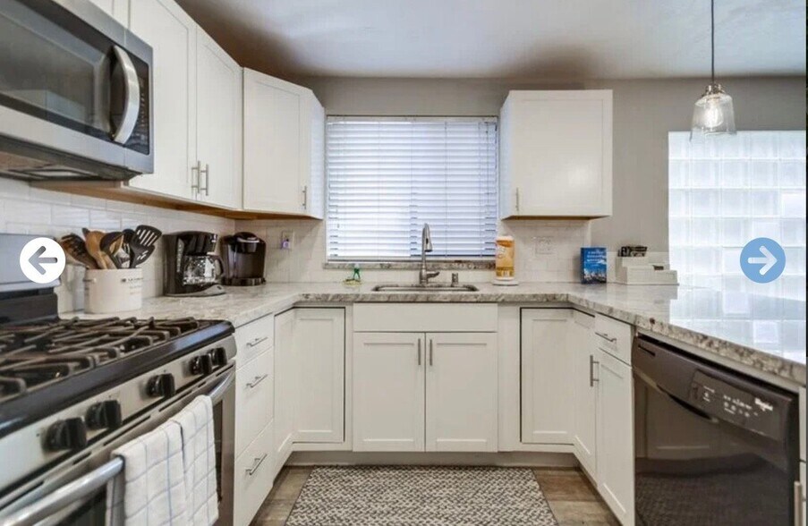 Building Photo - 824 Island Ct