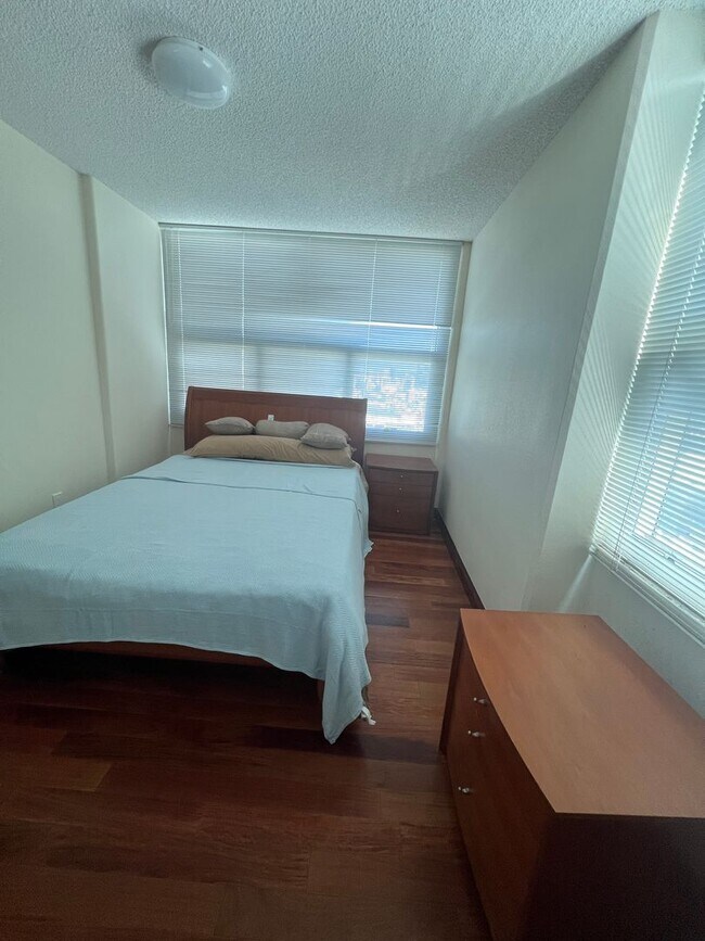 Building Photo - 247