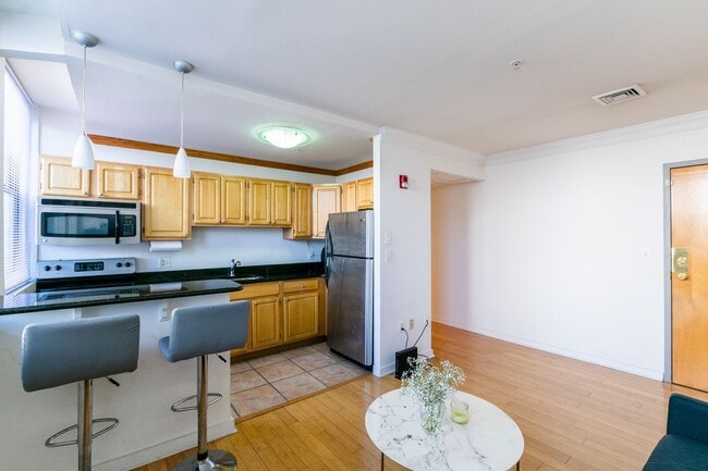 Building Photo - One Bed Chestnut View Condo