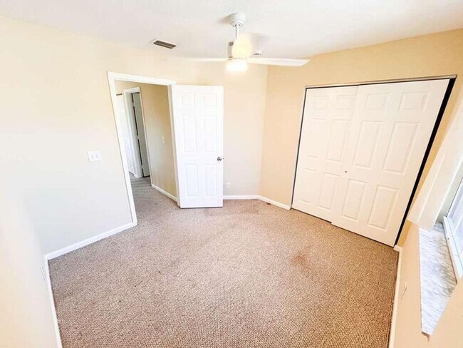 Building Photo - 861 Summit Lake Dr