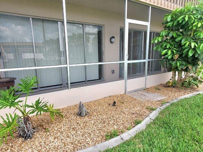 Building Photo - 1080 Bal Harbor Blvd