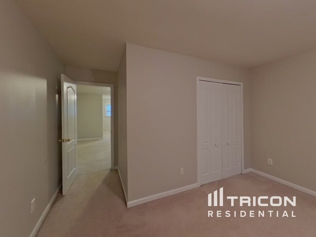 Building Photo - 5371 Lakerock Dr SW