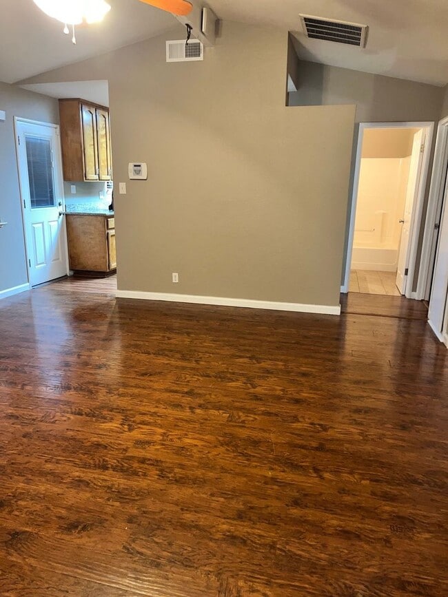 Building Photo - Beautiful 3 Beds 2 Baths House