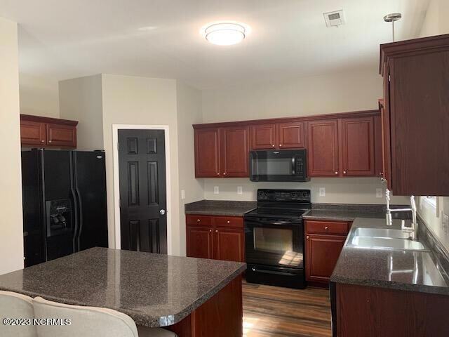 Building Photo - 862 Blue Bird Dr