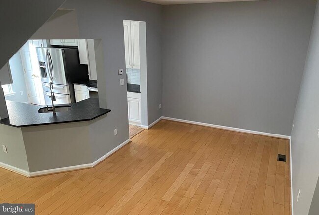 Building Photo - 30 Bridle Ct