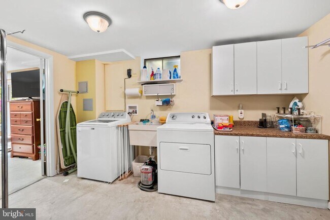 Building Photo - 10906 Carters Oak Way