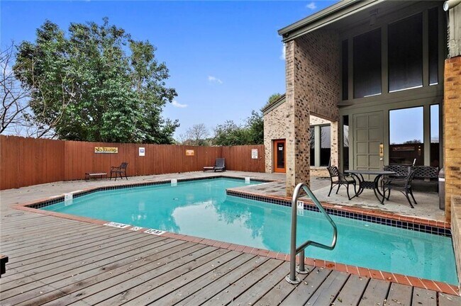Building Photo - 8888 Tallwood Dr