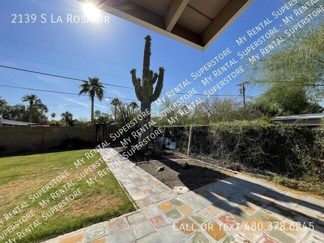 Building Photo - 2139 S La Rosa Dr