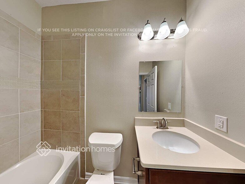 Building Photo - 1809 Castleton Dr