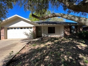 Building Photo - SOUTH BOSSIER CLOSE TO AIR FORCE BASE