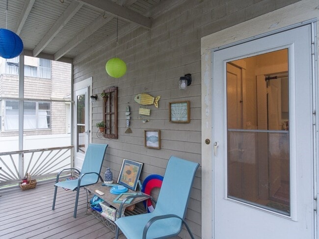 Building Photo - 68-70-70 Everett St