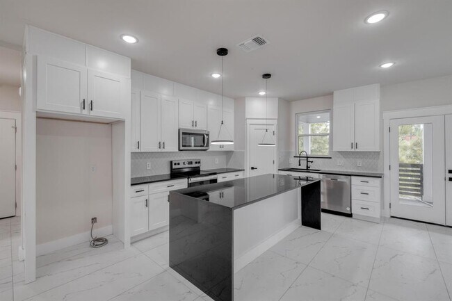 Building Photo - 308 Makaha Dr