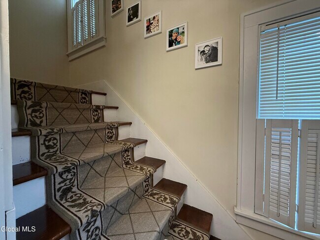 Building Photo - 21 Baker St